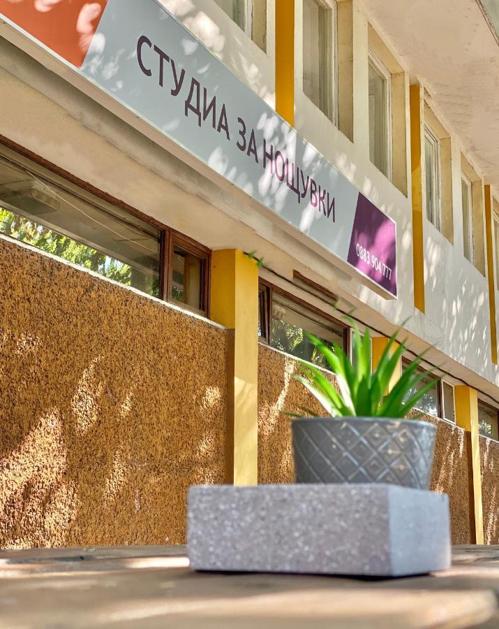 Hello Studios Budget Stays Free Parking & Wifi Stara Zagora Exteriör bild
